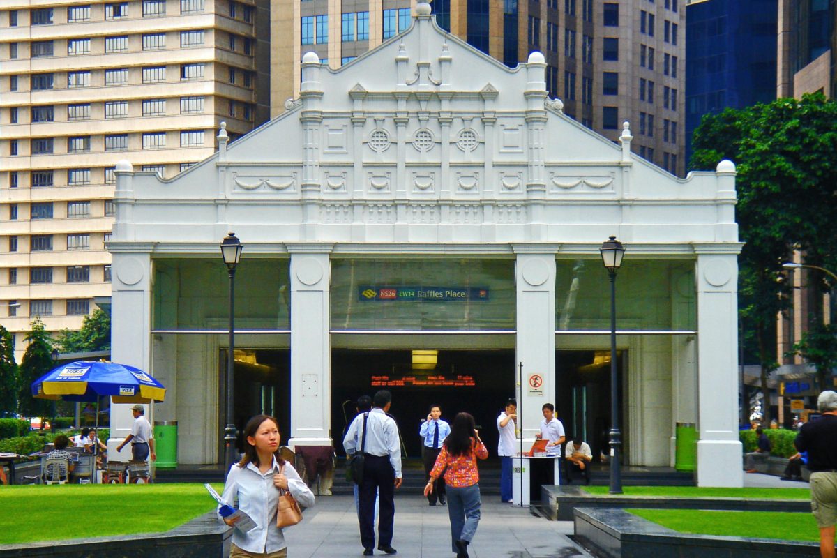 Super crowded F&B @ Raffles Place
