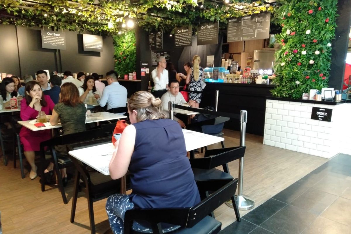 Super crowded F&B @ Raffles Place
