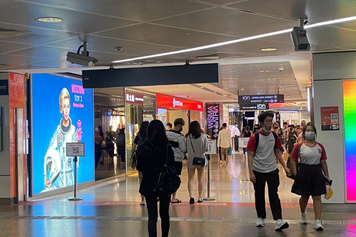 F&B Kiosk At Super Crowded Orchard Mrt