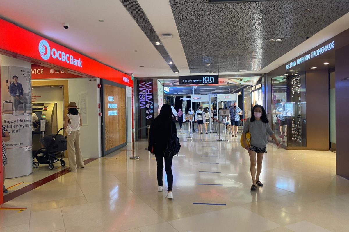 F&B Kiosk At Super Crowded Orchard Mrt