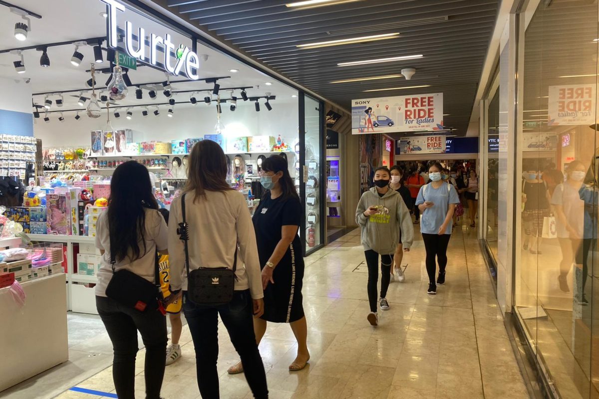 F&B Kiosk At Super Crowded Orchard Mrt