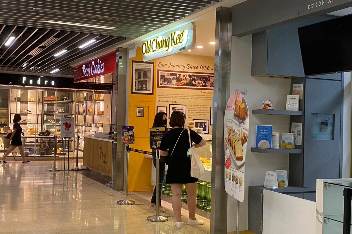 F&B Kiosk At Super Crowded Orchard Mrt