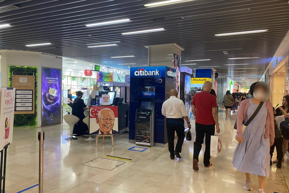 F&B Kiosk At Super Crowded Orchard Mrt