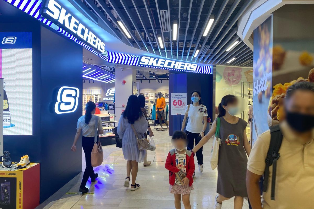 F&B Kiosk At Super Crowded Orchard Mrt