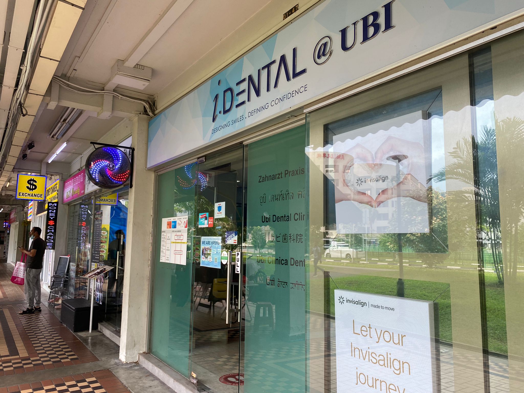 HDB half shop @ Ubi